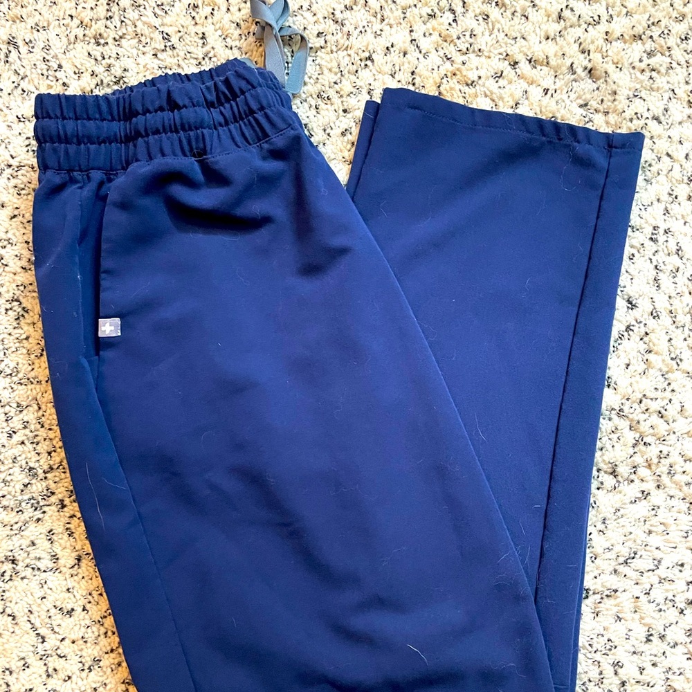 NAVY FIGS SEWELL SCRUB PANTS - SIZE M